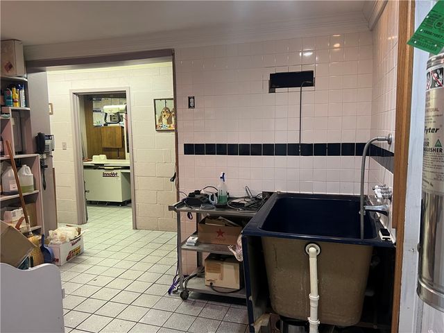 129 S Buhl Farm Drive, Hermitage, PA 16148