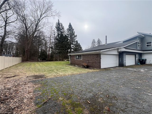 129 S Buhl Farm Drive, Hermitage, PA 16148