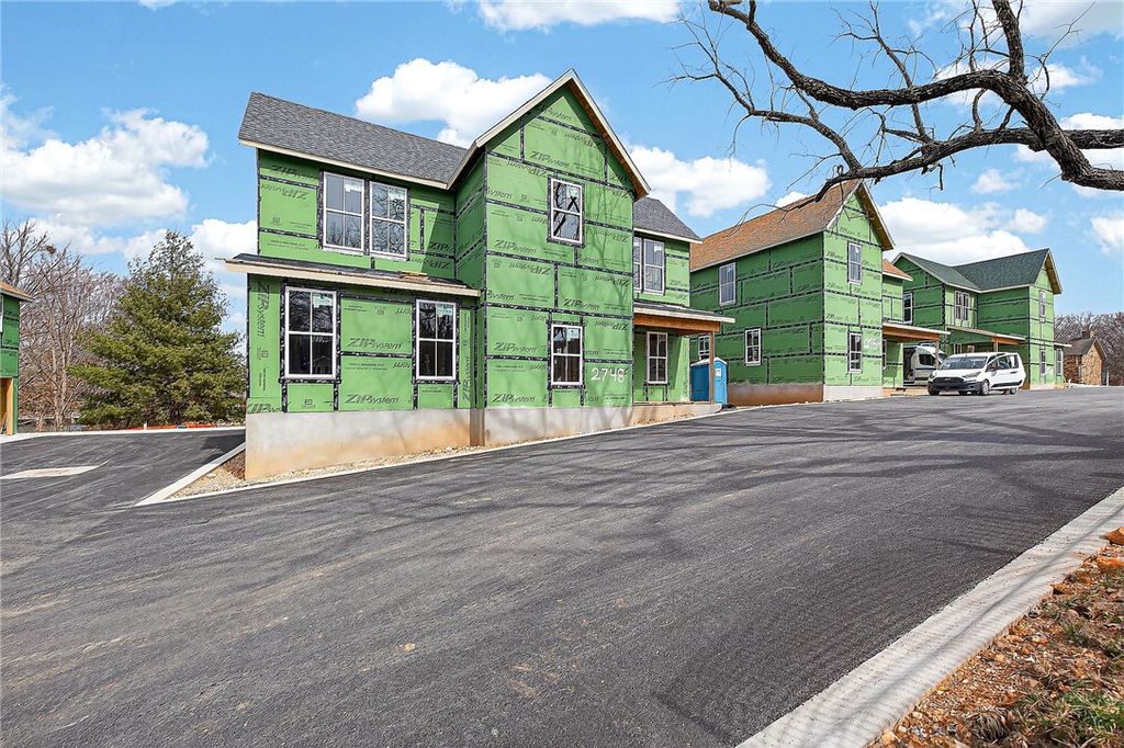 2748 E Black Walnut Circle, Fayetteville, AR 72701