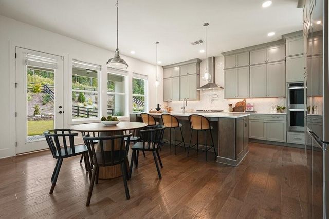 1011 Ridgeview Road, Woodstock, GA 30188