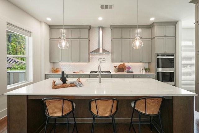 1011 Ridgeview Road, Woodstock, GA 30188