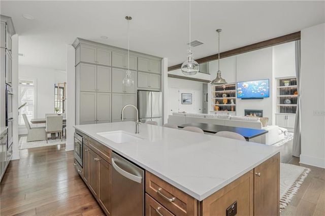 1011 Ridgeview Road, Woodstock, GA 30188