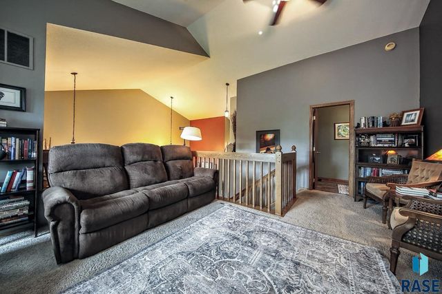1733 N Tahoe Trl, Sioux Falls, SD 57110