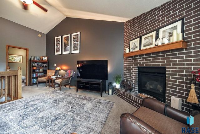 1733 N Tahoe Trl, Sioux Falls, SD 57110