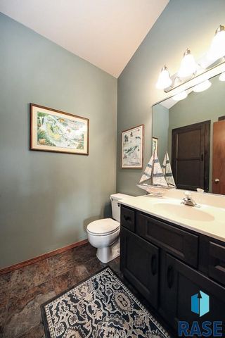1733 N Tahoe Trl, Sioux Falls, SD 57110