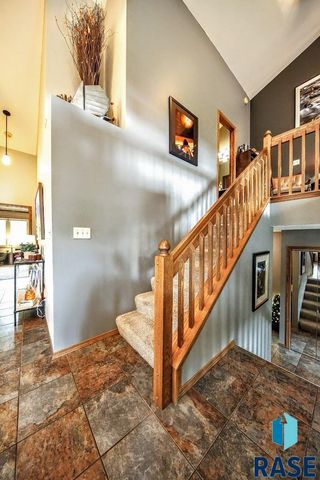 1733 N Tahoe Trl, Sioux Falls, SD 57110