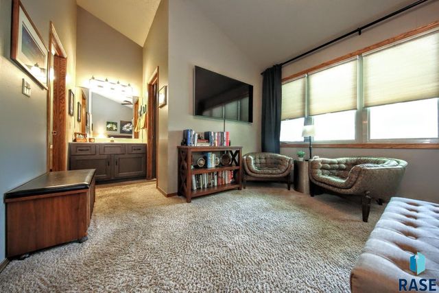 1733 N Tahoe Trl, Sioux Falls, SD 57110