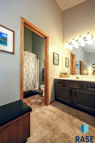 1733 N Tahoe Trl, Sioux Falls, SD 57110