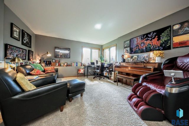 1733 N Tahoe Trl, Sioux Falls, SD 57110