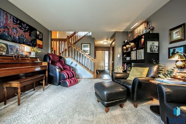 1733 N Tahoe Trl, Sioux Falls, SD 57110