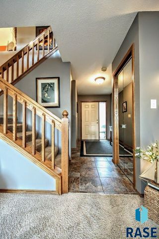 1733 N Tahoe Trl, Sioux Falls, SD 57110