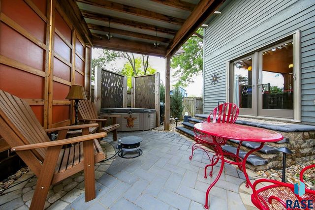 1733 N Tahoe Trl, Sioux Falls, SD 57110