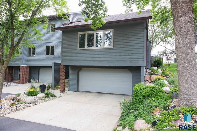 1733 N Tahoe Trl, Sioux Falls, SD 57110