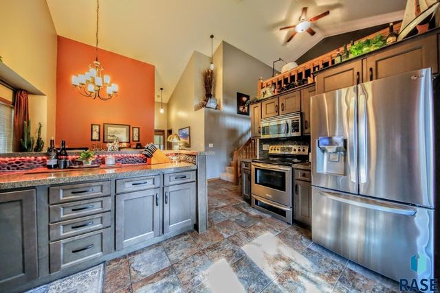 1733 N Tahoe Trl, Sioux Falls, SD 57110