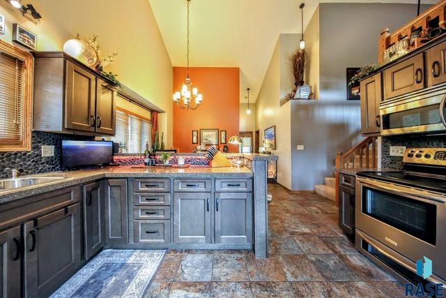 1733 N Tahoe Trl, Sioux Falls, SD 57110
