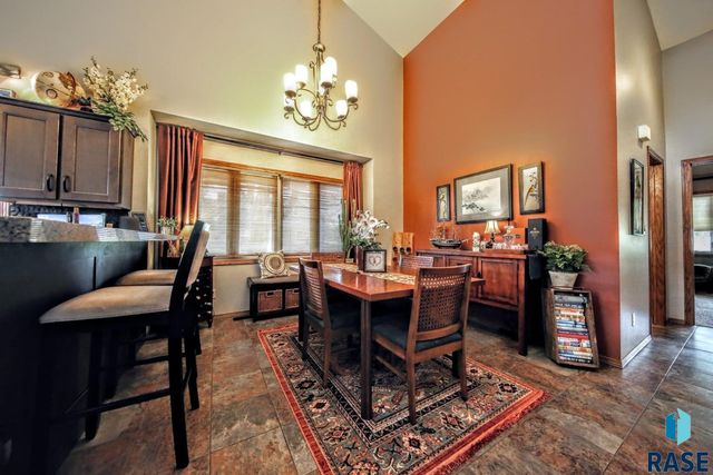 1733 N Tahoe Trl, Sioux Falls, SD 57110