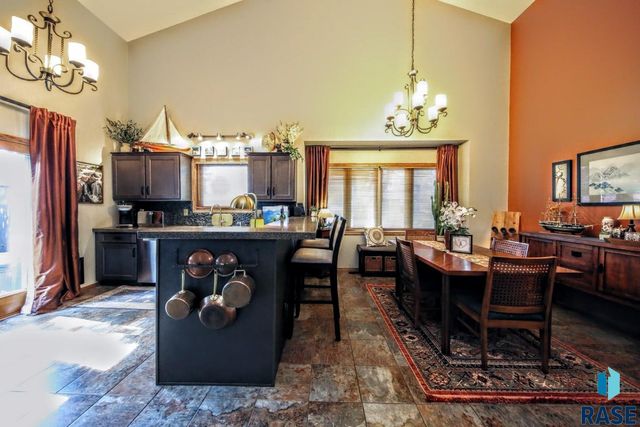 1733 N Tahoe Trl, Sioux Falls, SD 57110