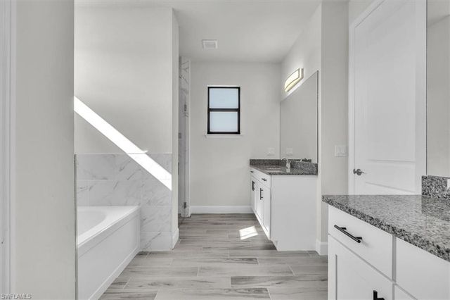 459 NE 2nd PL, Cape Coral, FL 33909