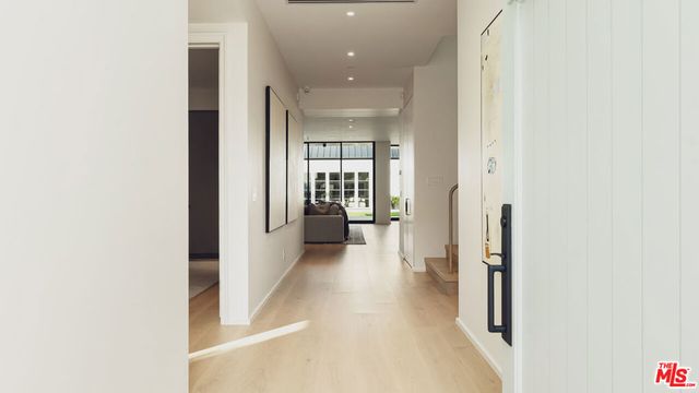 3640 S Barrington Avenue, Los Angeles, CA 90066