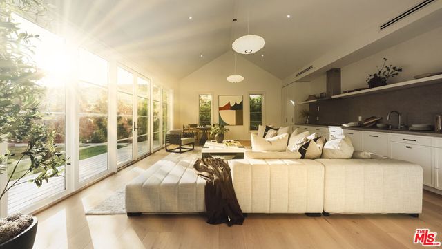 3640 S Barrington Avenue, Los Angeles, CA 90066