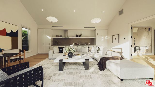 3640 S Barrington Avenue, Los Angeles, CA 90066
