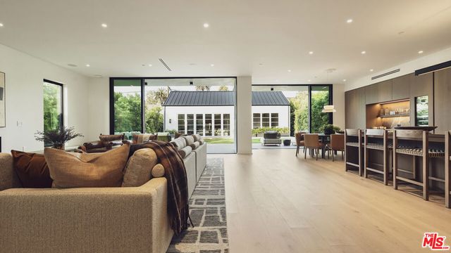 3640 S Barrington Avenue, Los Angeles, CA 90066