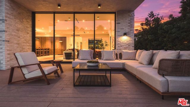 3640 S Barrington Avenue, Los Angeles, CA 90066