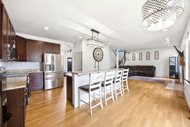 9 Tenneyson Court, Lake In The Hills, IL 60156