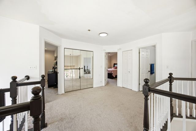 9 Tenneyson Court, Lake In The Hills, IL 60156