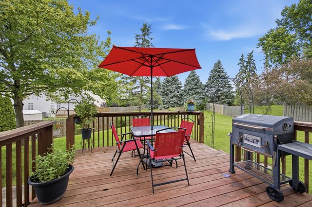 9 Tenneyson Court, Lake In The Hills, IL 60156