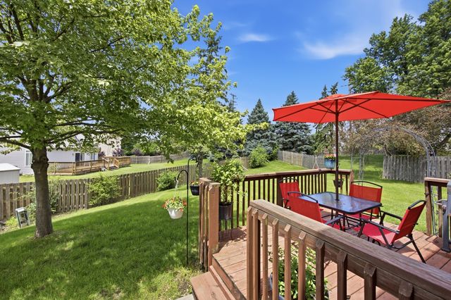 9 Tenneyson Court, Lake In The Hills, IL 60156