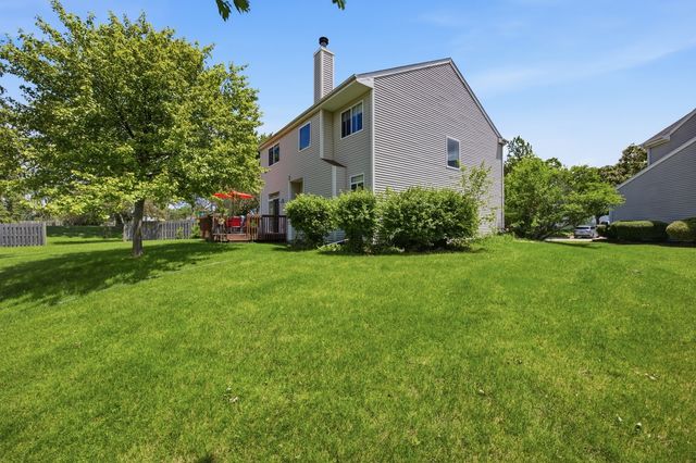9 Tenneyson Court, Lake In The Hills, IL 60156