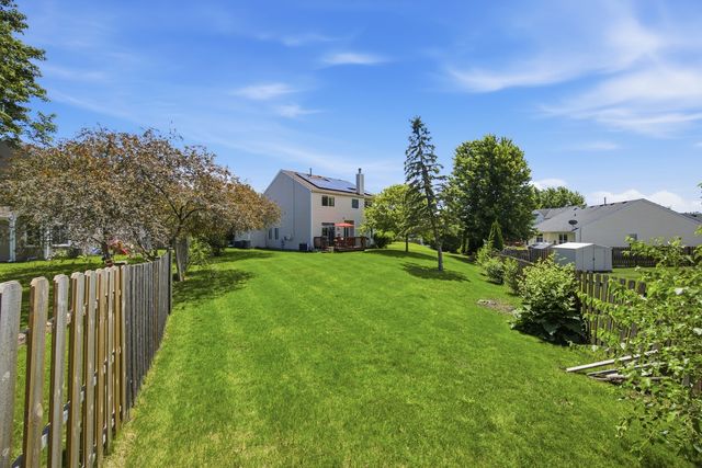 9 Tenneyson Court, Lake In The Hills, IL 60156