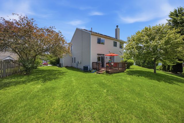 9 Tenneyson Court, Lake In The Hills, IL 60156