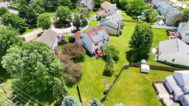 9 Tenneyson Court, Lake In The Hills, IL 60156
