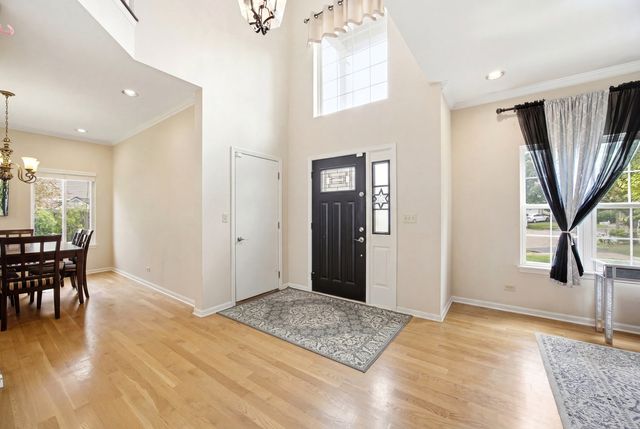 9 Tenneyson Court, Lake In The Hills, IL 60156
