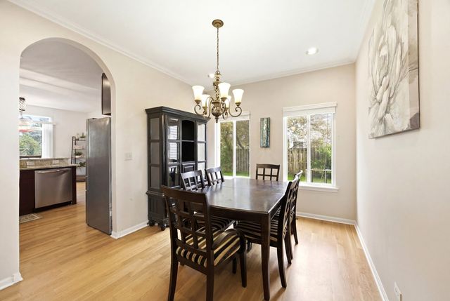 9 Tenneyson Court, Lake In The Hills, IL 60156