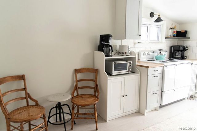 22101 Nowlin Street, Dearborn, MI 48124