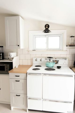 22101 Nowlin Street, Dearborn, MI 48124