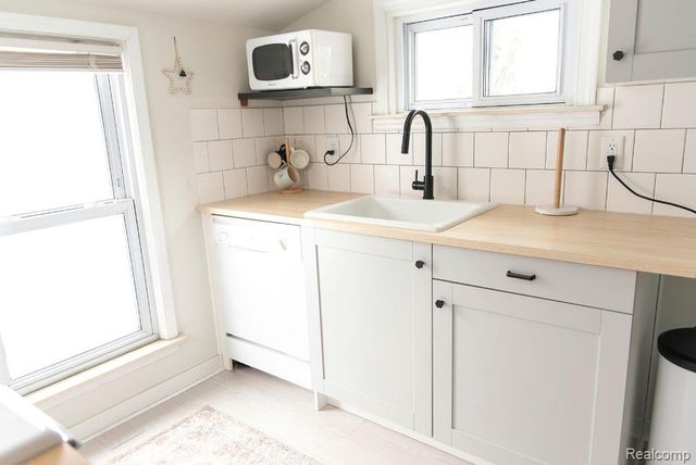 22101 Nowlin Street, Dearborn, MI 48124