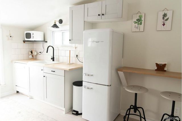 22101 Nowlin Street, Dearborn, MI 48124