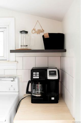 22101 Nowlin Street, Dearborn, MI 48124