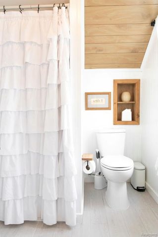 22101 Nowlin Street, Dearborn, MI 48124