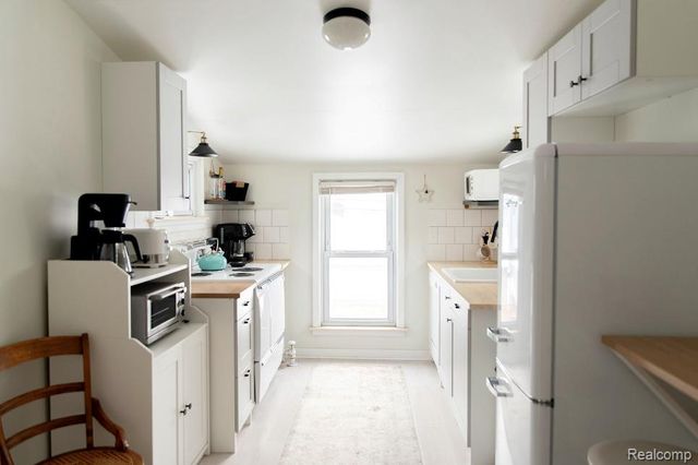 22101 Nowlin Street, Dearborn, MI 48124