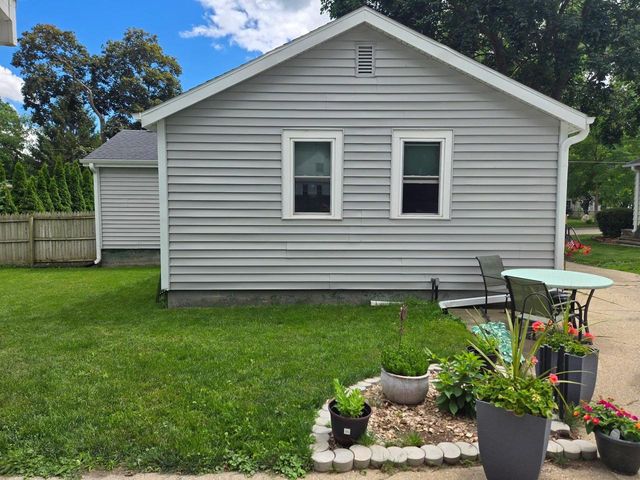 1326 Gartland Avenue, Janesville, WI 53548