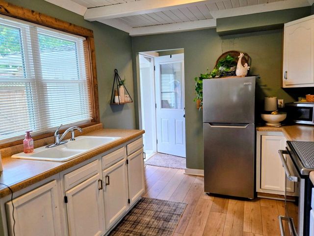 1326 Gartland Avenue, Janesville, WI 53548
