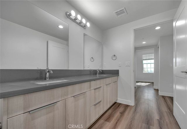 501 W Foothill Boulevard 203, Claremont, CA 91711