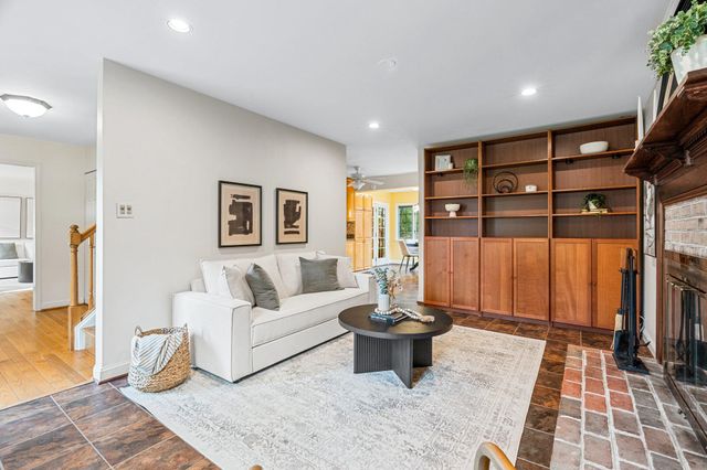 12400 TRIPLE CROWN RD, Gaithersburg, MD 20878
