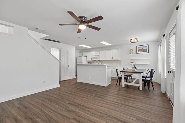 10 Jenny Wren Court, The Woodlands, TX 77382