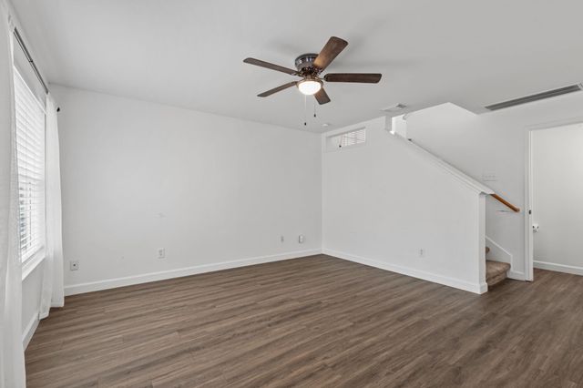 10 Jenny Wren Court, The Woodlands, TX 77382